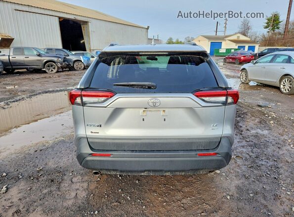 JTMF1RFV9KJ013275 2019 TOYOTA LE Silver Widok z tyłu