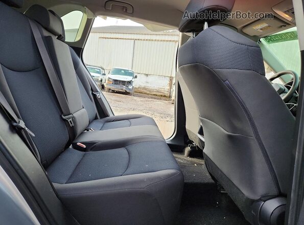 JTMF1RFV9KJ013275 2019 TOYOTA LE Silver Widok wnętrza z tyłu