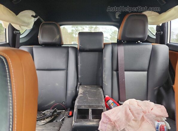 JTMNFREVXGJ090078 2016 TOYOTA RAV4 White Հետևի նստատեղերի տեսք