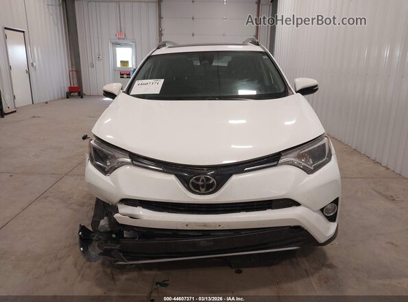 JTMRFREV5HJ118677 2017 TOYOTA LE White 