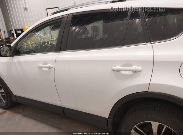 JTMRFREV5HJ118677 2017 TOYOTA LE White 