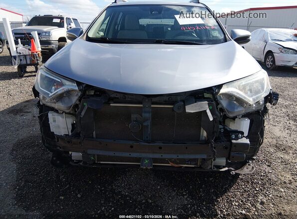 JTMWFREVXJD125678 2018 TOYOTA LE Silver Widok z przodu