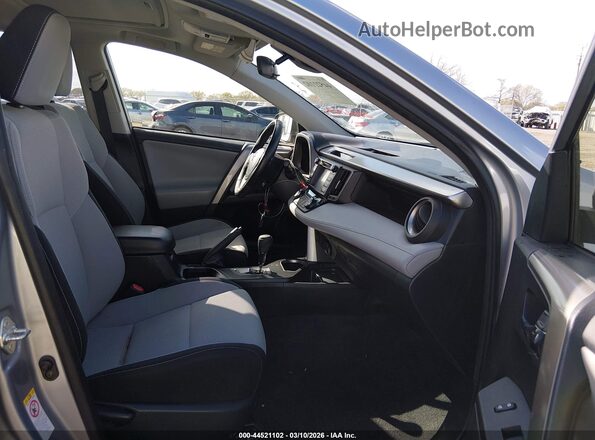 JTMWFREVXJD125678 2018 TOYOTA LE Silver Widok wnętrza z przodu