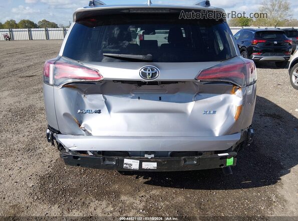 JTMWFREVXJD125678 2018 TOYOTA LE Silver 