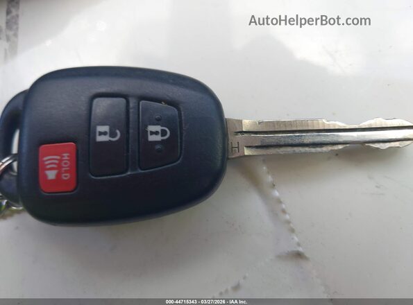 JTMZFREVXHJ120327 2017 TOYOTA LE Red Widok deski rozdzielczej