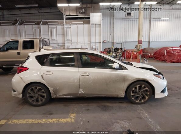 JTNKARJE1JJ553865 2018 TOYOTA LL White Սալոնի հետևի տեսք