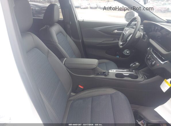 KL47LAEP5TB073207 2026 BUICK OTHER White Вид салону спереду
