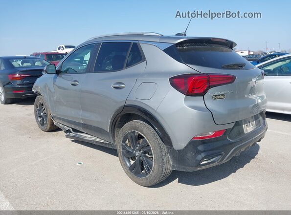 KL4AMDSL2SB048706 2025 BUICK ENCORE Gray Trasero izquierdo