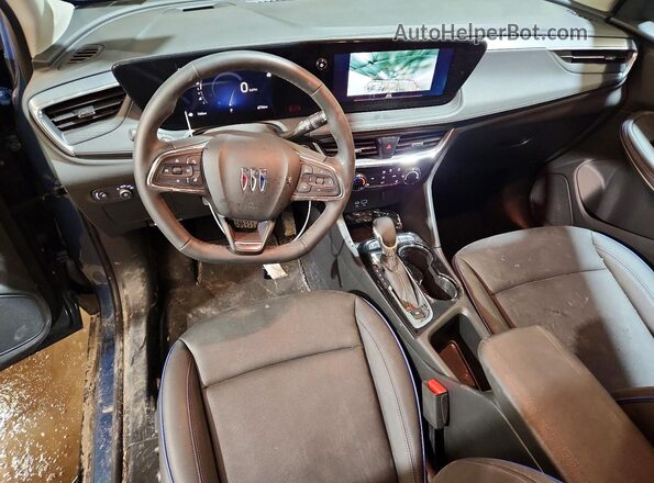 KL4AMESL0TB064409 2026 BUICK ENCORE Blue Widok deski rozdzielczej