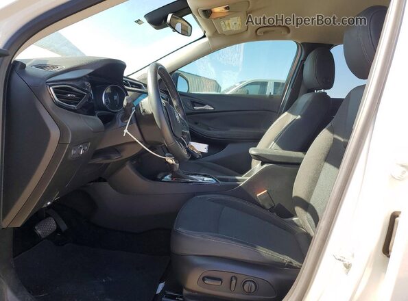 KL4MMDS20MB055581 2021 BUICK ENCORE White Вид салону спереду