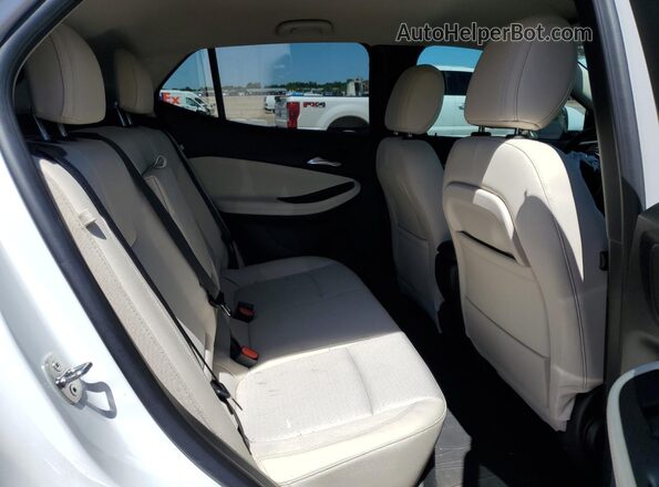KL4MMDS28PB100643 2023 BUICK ENCORE White Вид задньої частини салону