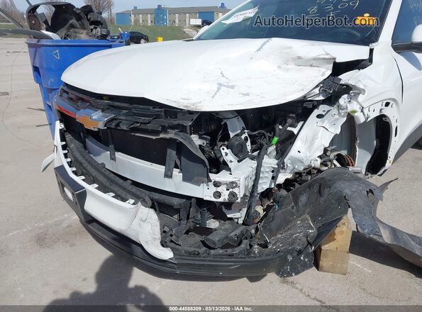 KL77LFE26RC111440 2024 CHEVROLET TRAX White Widok z przodu