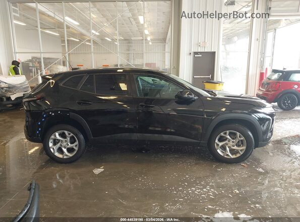 KL77LFEP4SC058562 2025 CHEVROLET TRAX Black უკანა სალონის ხედი
