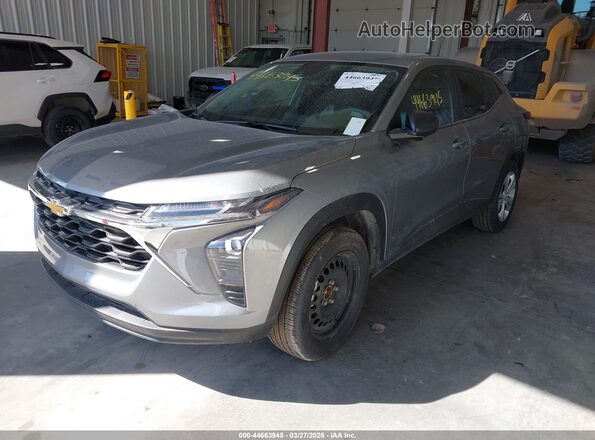 KL77LFEP5SC206881 2025 CHEVROLET TRAX Gray Առջևի ձախ երեք քառորդ տեսարան