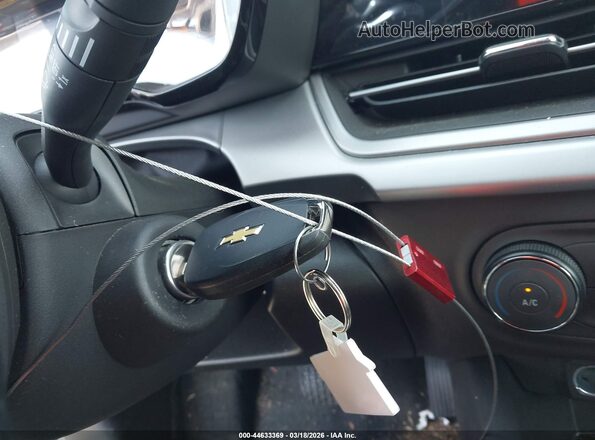 KL77LGEP1SC306093 2025 CHEVROLET TRAX White Առջևի վահանակի տեսք