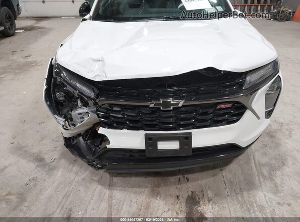 KL77LGEP5SC093715 2025 CHEVROLET TRAX White Widok z przodu