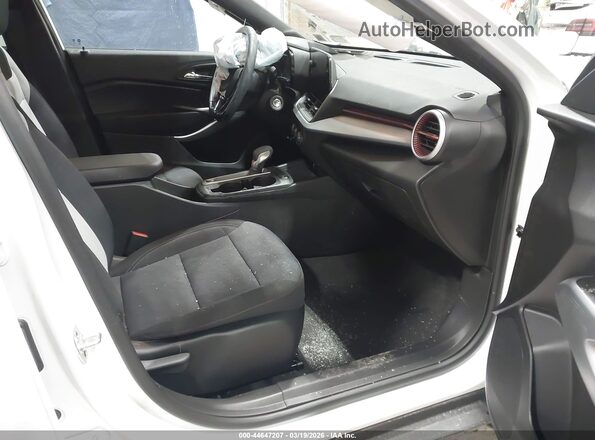 KL77LGEP5SC093715 2025 CHEVROLET TRAX White Widok wnętrza z przodu