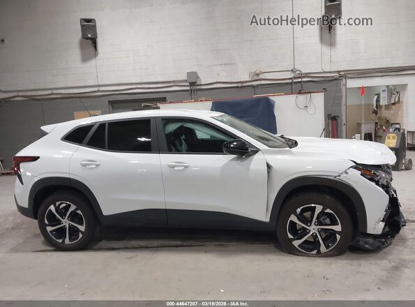 KL77LGEP5SC093715 2025 CHEVROLET TRAX White Widok wnętrza 360 stopni