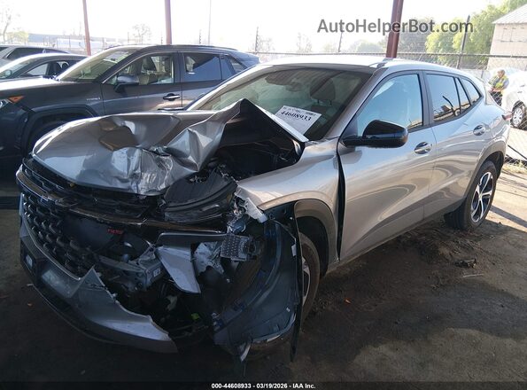 KL77LGEP7TC047384 2026 CHEVROLET TRAX Silver Przód lewy