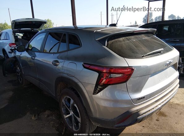 KL77LGEP7TC047384 2026 CHEVROLET TRAX Silver Tył lewy