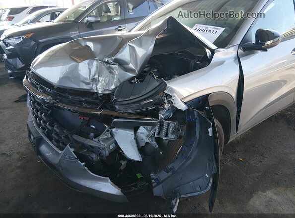 KL77LGEP7TC047384 2026 CHEVROLET TRAX Silver Widok z przodu