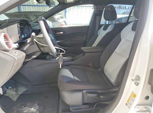 KL77LGEP9TC001166 2026 CHEVROLET TRAX White Vista interior delantera