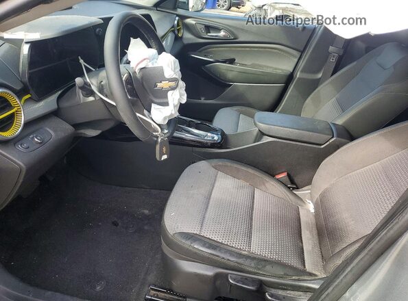 KL77LHE20RC054499 2024 CHEVROLET TRAX Charcoal Widok wnętrza z przodu