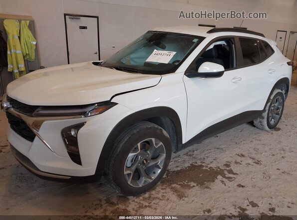 KL77LHE22RC233157 2024 CHEVROLET TRAX White წინა მარცხენა ხედი სამი მეოთხედიდან