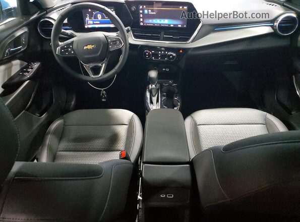 KL77LHEP1TC028528 2026 CHEVROLET TRAX Blue Widok deski rozdzielczej