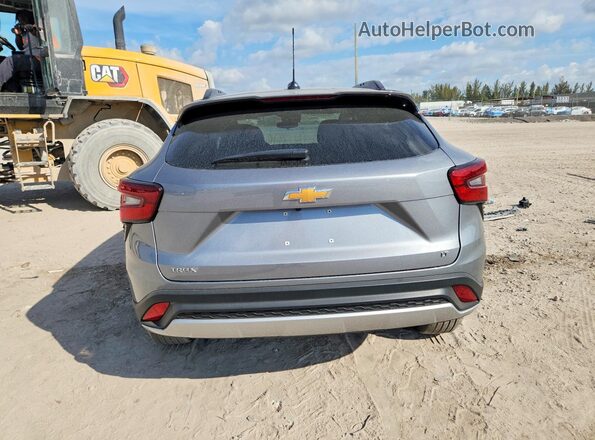 KL77LHEP3TC093669 2026 CHEVROLET TRAX Gray Вид ззаду