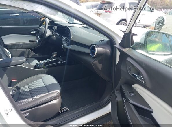 KL77LHEP6SC171926 2025 CHEVROLET TRAX White Вид салону спереду