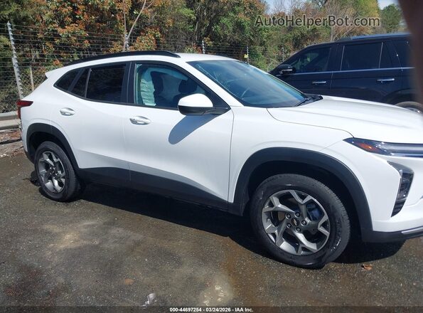 KL77LHEP6SC171926 2025 CHEVROLET TRAX White Вид задньої частини салону