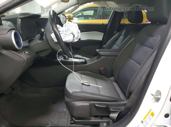 KL77LHEP6TC006198 2026 CHEVROLET TRAX White წინა სალონის ხედი