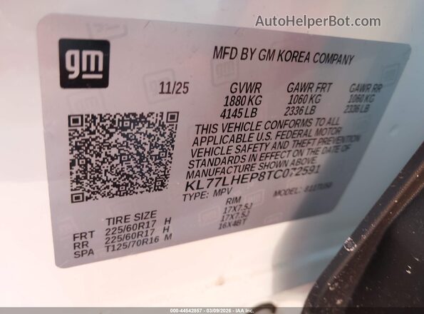 KL77LHEP8TC072591 2026 CHEVROLET TRAX White Вид підкапотного простору