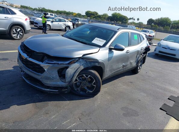 KL77LHEP8TC110997 2026 CHEVROLET TRAX Gray Front left