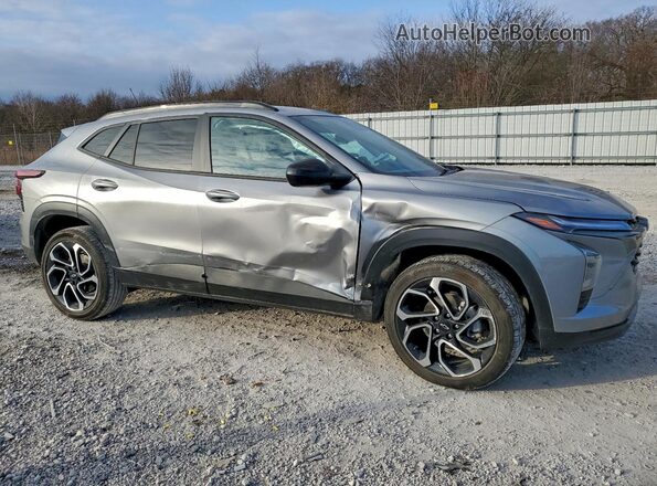 KL77LJEP1SC058389 2025 CHEVROLET TRAX Silver Front right