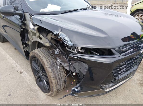 KL77LKEP3SC136242 2025 CHEVROLET TRAX Black Դիմացի տեսք