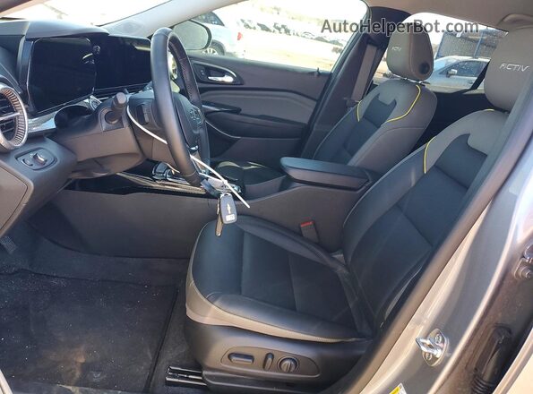 KL77LKEP7SC315190 2025 CHEVROLET TRAX Silver წინა სალონის ხედი