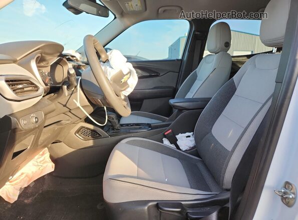 KL79MNSL6MB006134 2021 CHEVROLET TRAILBLAZER Белый Вид салона спереди