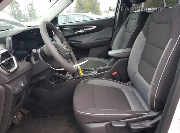 KL79MNSL6SB093353 2025 CHEVROLET TRAILBLAZER White Widok wnętrza z przodu