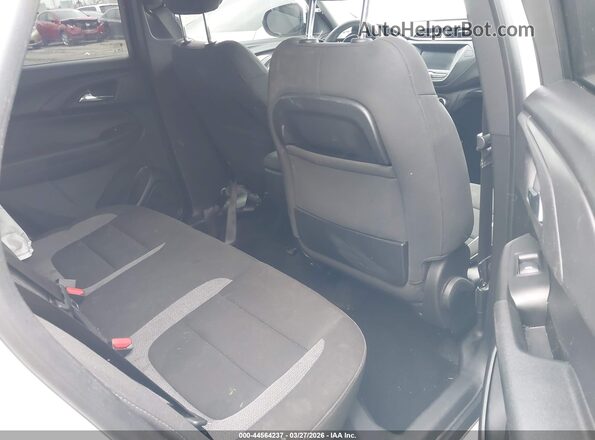 KL79MPS25PB089028 2023 CHEVROLET TRAILBLAZER White Widok naklejki z numerem VIN