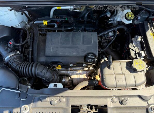 KL7CJKSB3MB302927 2021 CHEVROLET TRAX White წინა სალონის ხედი
