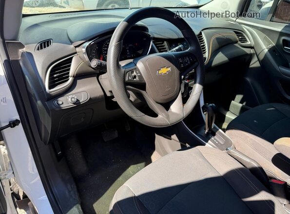 KL7CJKSB3MB302927 2021 CHEVROLET TRAX White ხელსაწყოთა პანელის ხედი