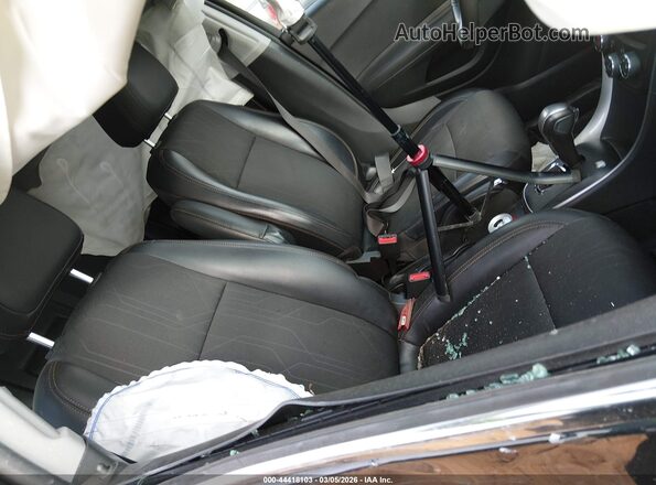 KL7CJLSB0KB911833 2019 CHEVROLET TRAX Black Front interior view