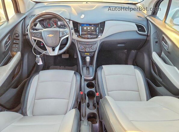 KL7CJLSB0MB331677 2021 CHEVROLET TRAX White წინა პანელის ხედი