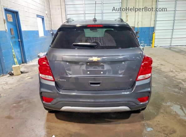 KL7CJLSB2JB617686 2018 CHEVROLET TRAX Серый Вид сзади