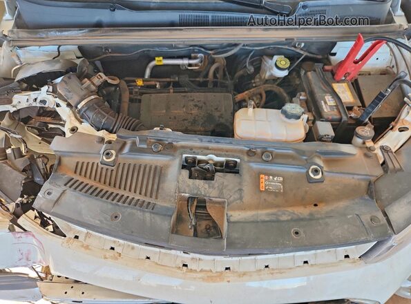 KL7CJLSB5MB360267 2021 CHEVROLET TRAX White Engine compartment view