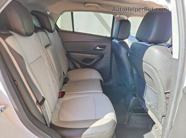 KL7CJLSB5MB360267 2021 CHEVROLET TRAX White Rear interior view