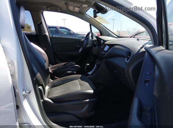 KL7CJLSB7KB849461 2019 CHEVROLET TRAX White Front interior view