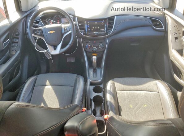 KL7CJLSB8MB313640 2021 CHEVROLET TRAX Red Առջևի վահանակի տեսք